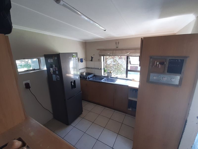 Spacious Home on East Bank Port Alfred - Photo 10