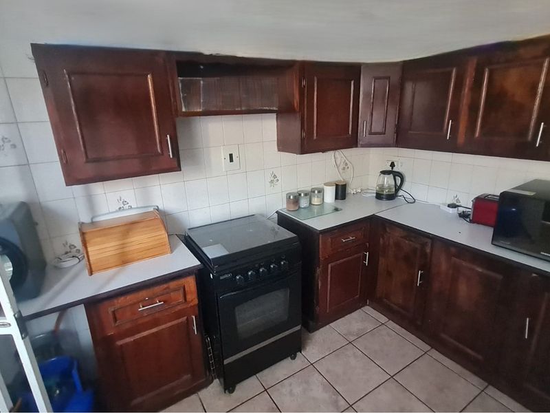 Ground floor unit in sought after neighbourhood. Perfect lock up and go - Photo 8