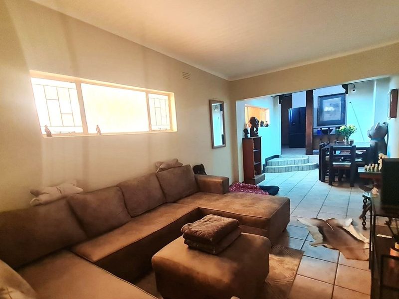 Ground floor unit in sought after neighbourhood. Perfect lock up and go - Photo 7