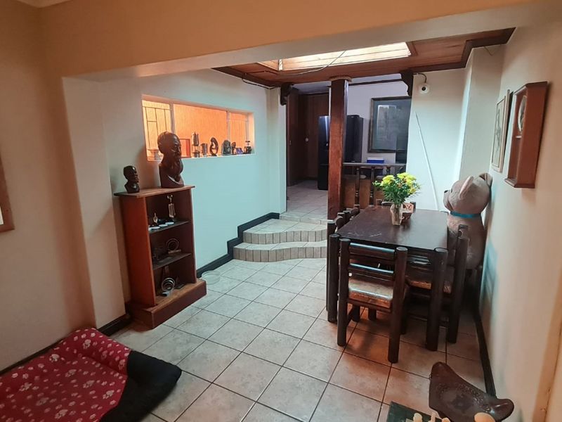 Ground floor unit in sought after neighbourhood. Perfect lock up and go - Photo 6