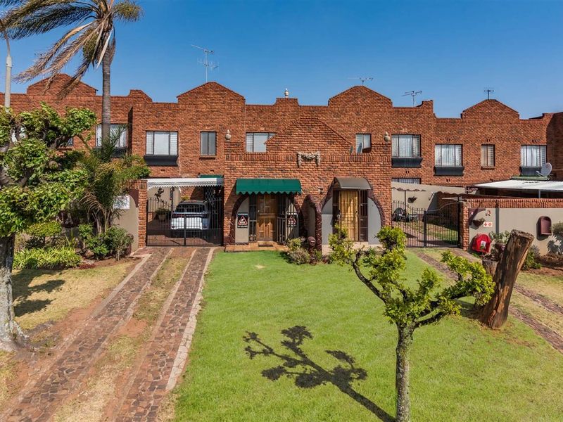 Ground floor unit in sought after neighbourhood. Perfect lock up and go - Photo 2