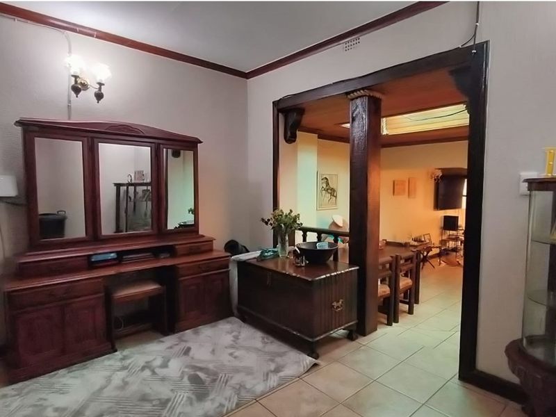 Ground floor unit in sought after neighbourhood. Perfect lock up and go - Photo 5