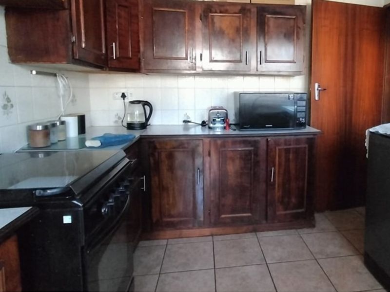 Ground floor unit in sought after neighbourhood. Perfect lock up and go - Photo 9