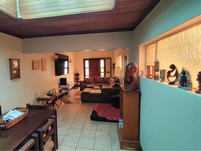 Ground floor unit in sought after neighbourhood. Perfect lock up and go - Photo 4