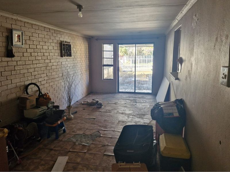 "Luxurious 4-Bed Dream Home in Randlespark" - Photo 6