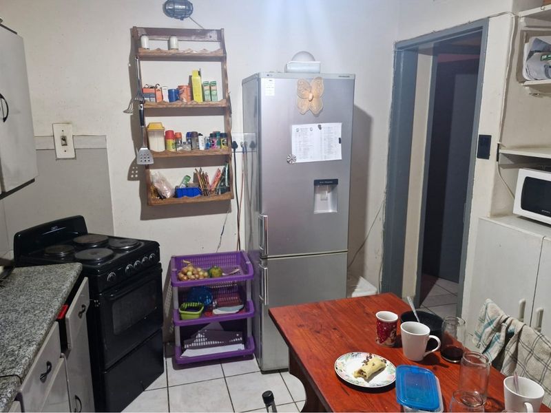 "Luxurious 4-Bed Dream Home in Randlespark" - Photo 7