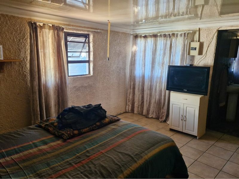 "Luxurious 4-Bed Dream Home in Randlespark" - Photo 10