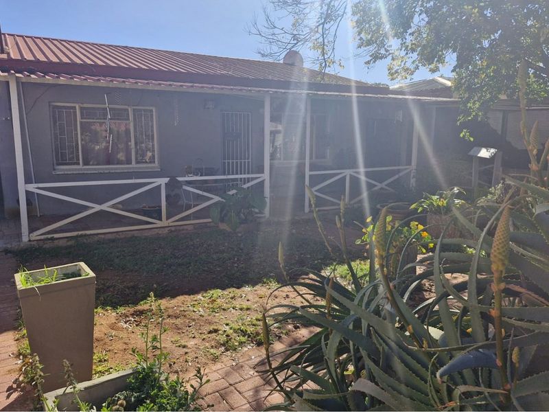 "Luxurious 4-Bed Dream Home in Randlespark" - Photo 2