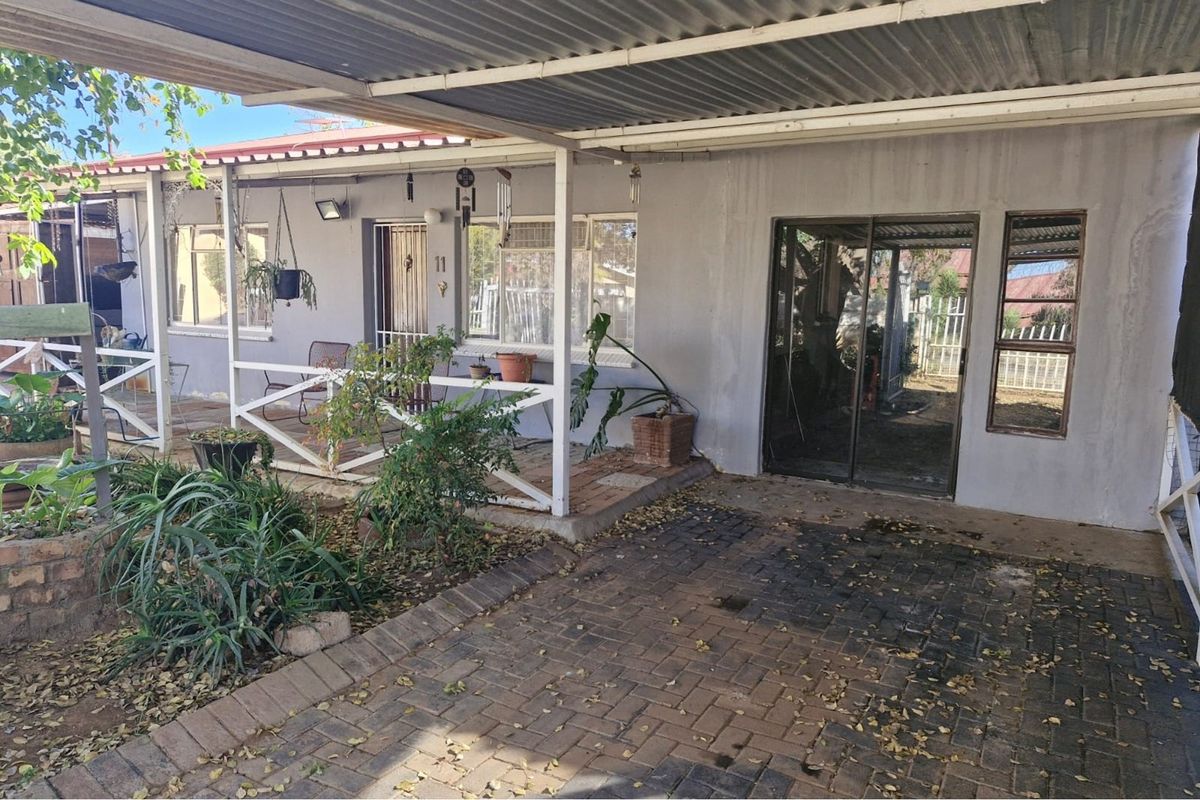 "Luxurious 4-Bed Dream Home in Randlespark" - Photo 5