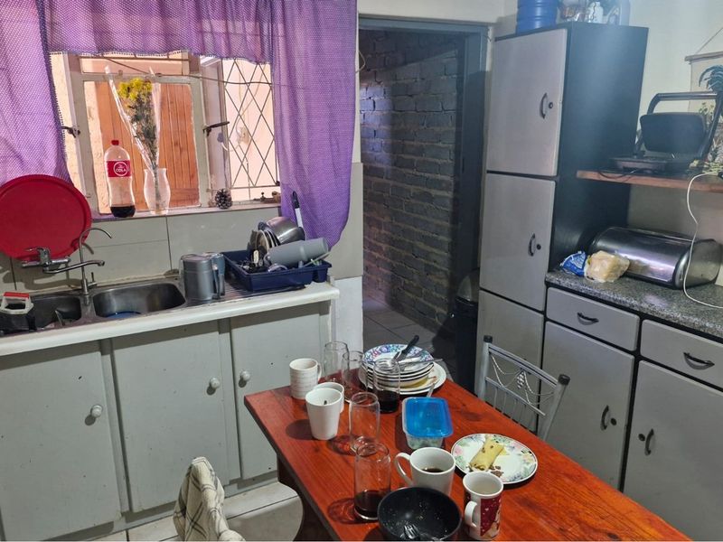 "Luxurious 4-Bed Dream Home in Randlespark" - Photo 4