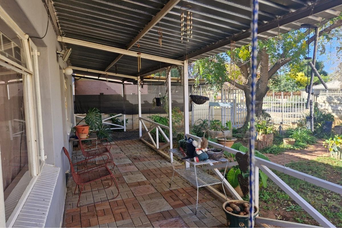 "Luxurious 4-Bed Dream Home in Randlespark" - Photo 3