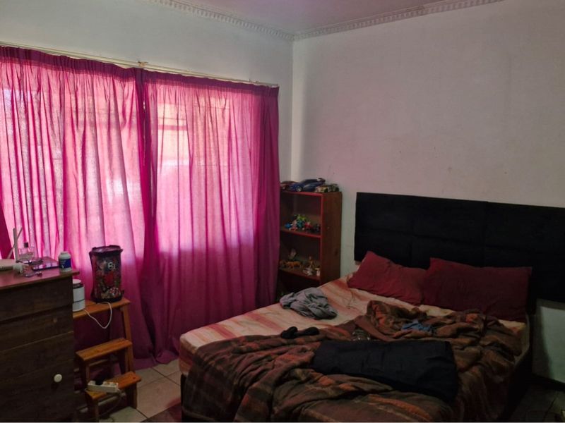 "Luxurious 4-Bed Dream Home in Randlespark" - Photo 1