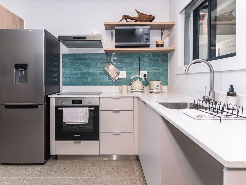 "Chic Coastal Apartment with Stunning Ocean Views" - Photo 7