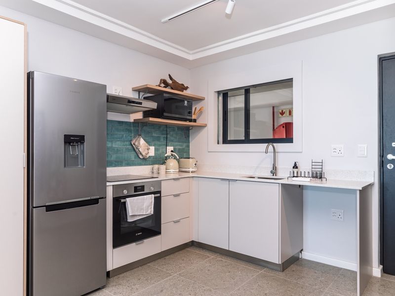 "Chic Coastal Apartment with Stunning Ocean Views" - Photo 6