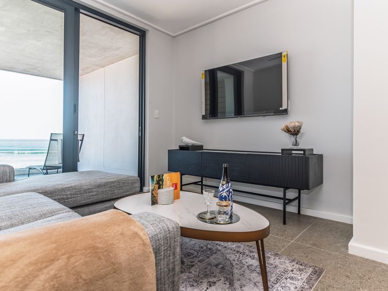 "Chic Coastal Apartment with Stunning Ocean Views" - Photo 5