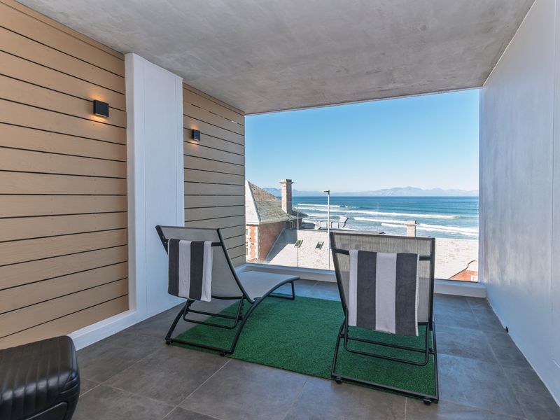 "Chic Coastal Apartment with Stunning Ocean Views" - Photo 10