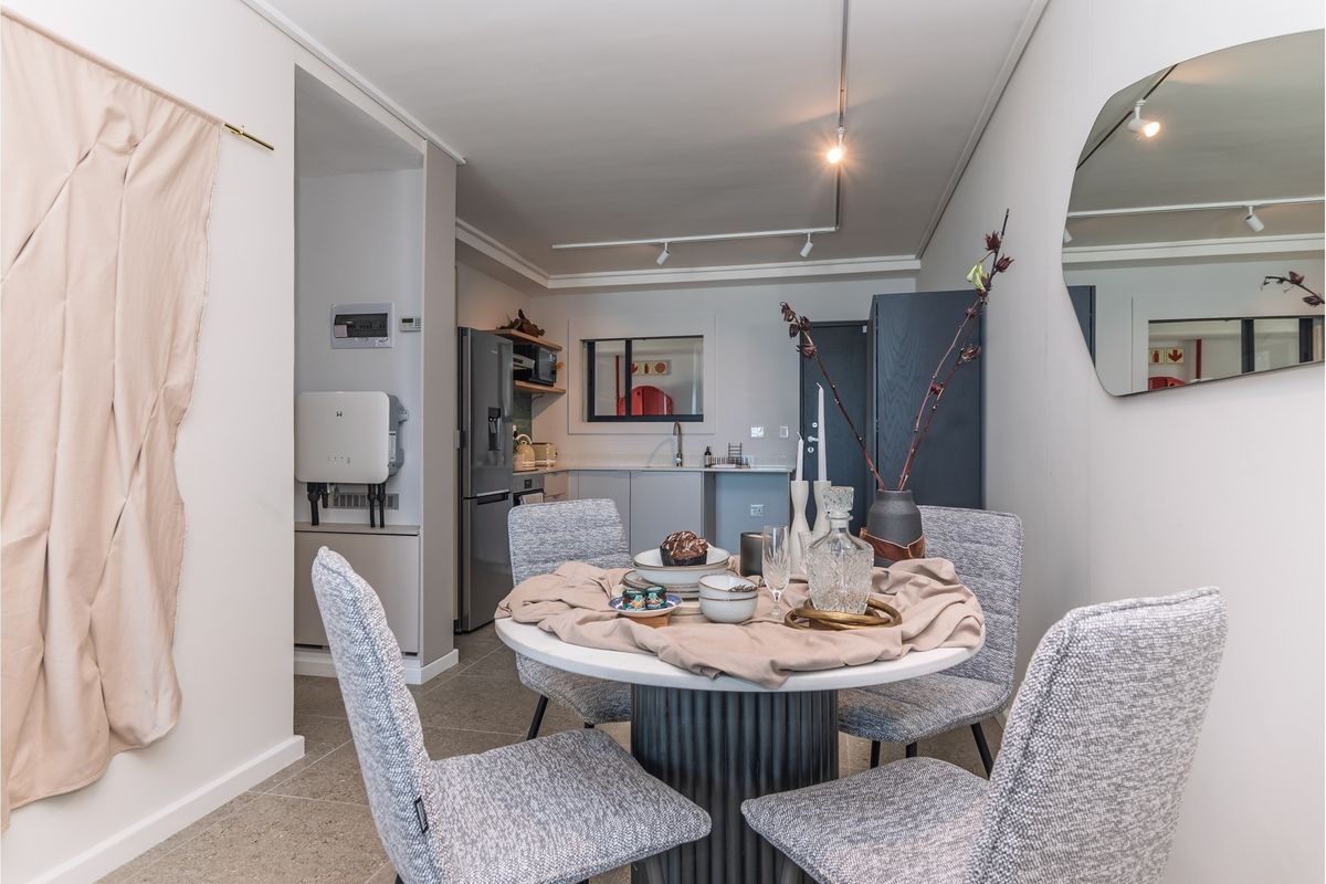 "Chic Coastal Apartment with Stunning Ocean Views" - Photo 3