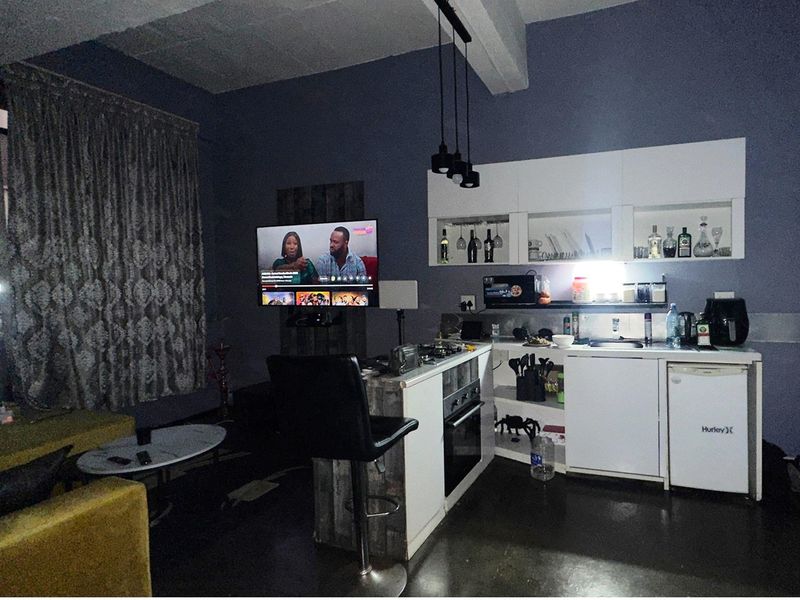 BATCHELOR FOR SALE IN MABONENG - Photo 8