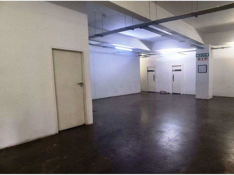 BATCHELOR FOR SALE IN MABONENG - Photo 4