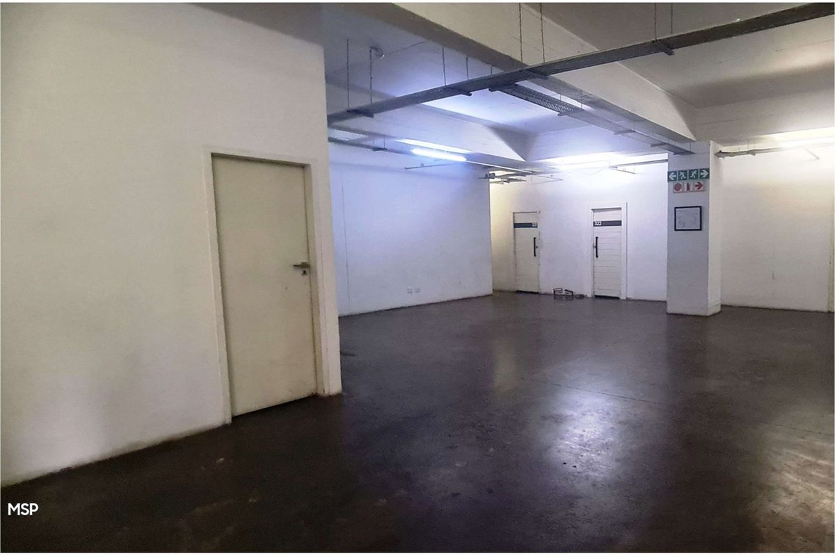 BATCHELOR FOR SALE IN MABONENG - Photo 4