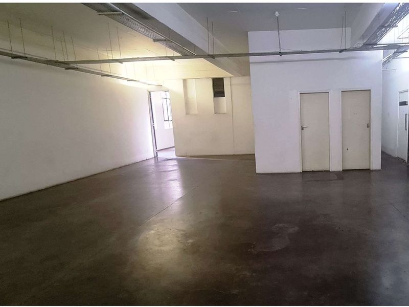 BATCHELOR FOR SALE IN MABONENG - Photo 5