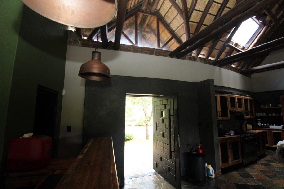Intaba-Indle - South Africa - Six bedroom thatch lodge in private game reserve - Photo 5