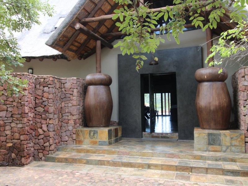 Intaba-Indle - South Africa - Six bedroom thatch lodge in private game reserve - Photo 4