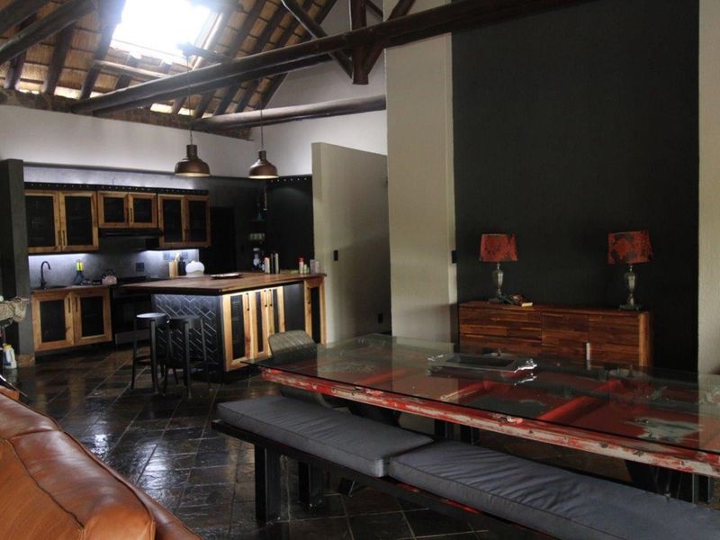 Intaba-Indle - South Africa - Six bedroom thatch lodge in private game reserve - Photo 9