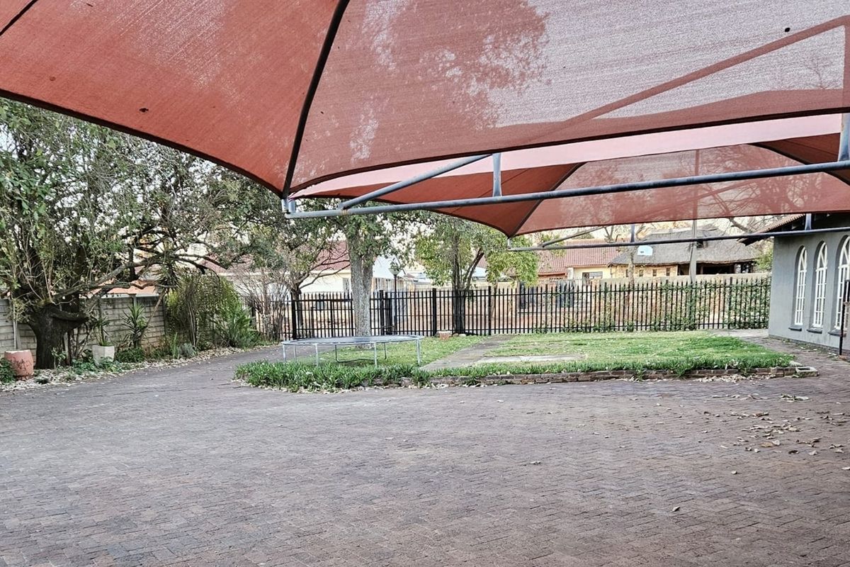 "Family Home in Orkney with Pool " - Photo 2