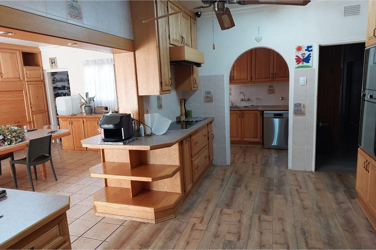 "Family Home in Orkney with Pool " - Photo 3