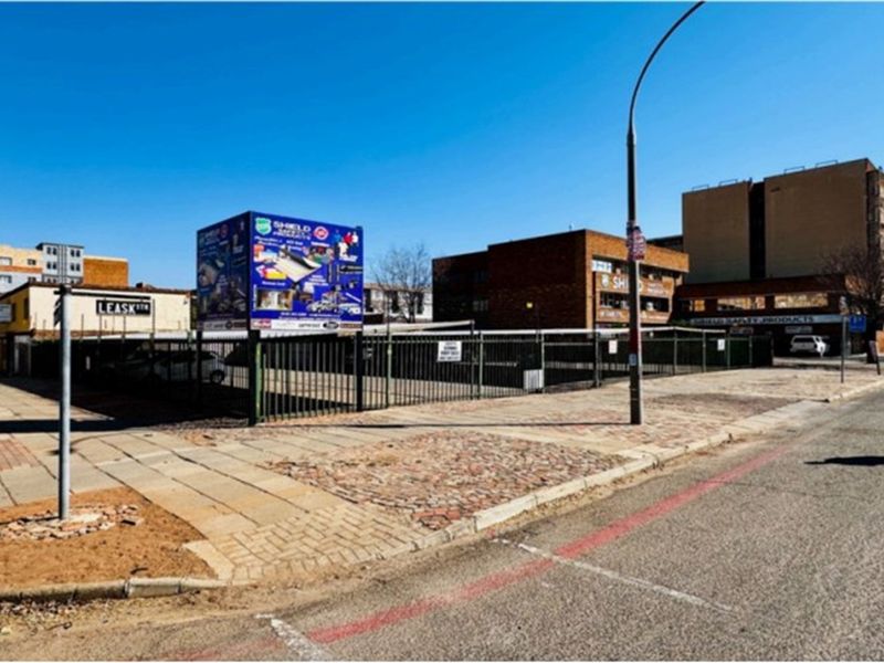 PARKING AREA LOCATED IN KLERKSDORP CBD WITH SECURITY FEATURES - Photo 2