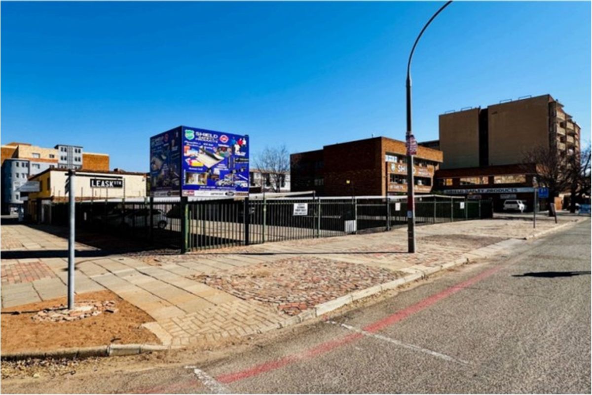 PARKING AREA LOCATED IN KLERKSDORP CBD WITH SECURITY FEATURES - Photo 2