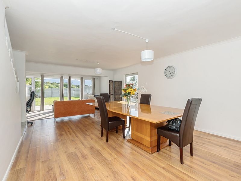 Spacious 3 Bedroom Rental with Flatlet and Mountain Views in Marina Da Gama - Photo 6