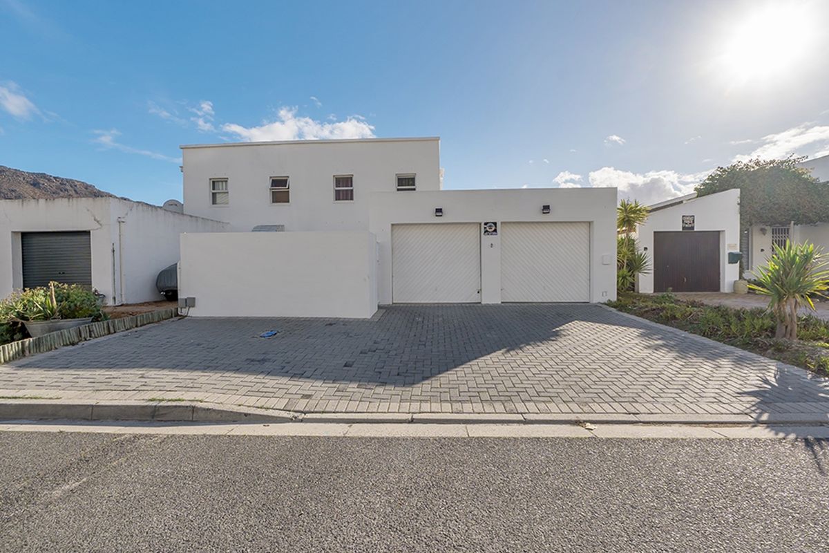 Spacious 3 Bedroom Rental with Flatlet and Mountain Views in Marina Da Gama - Photo 2