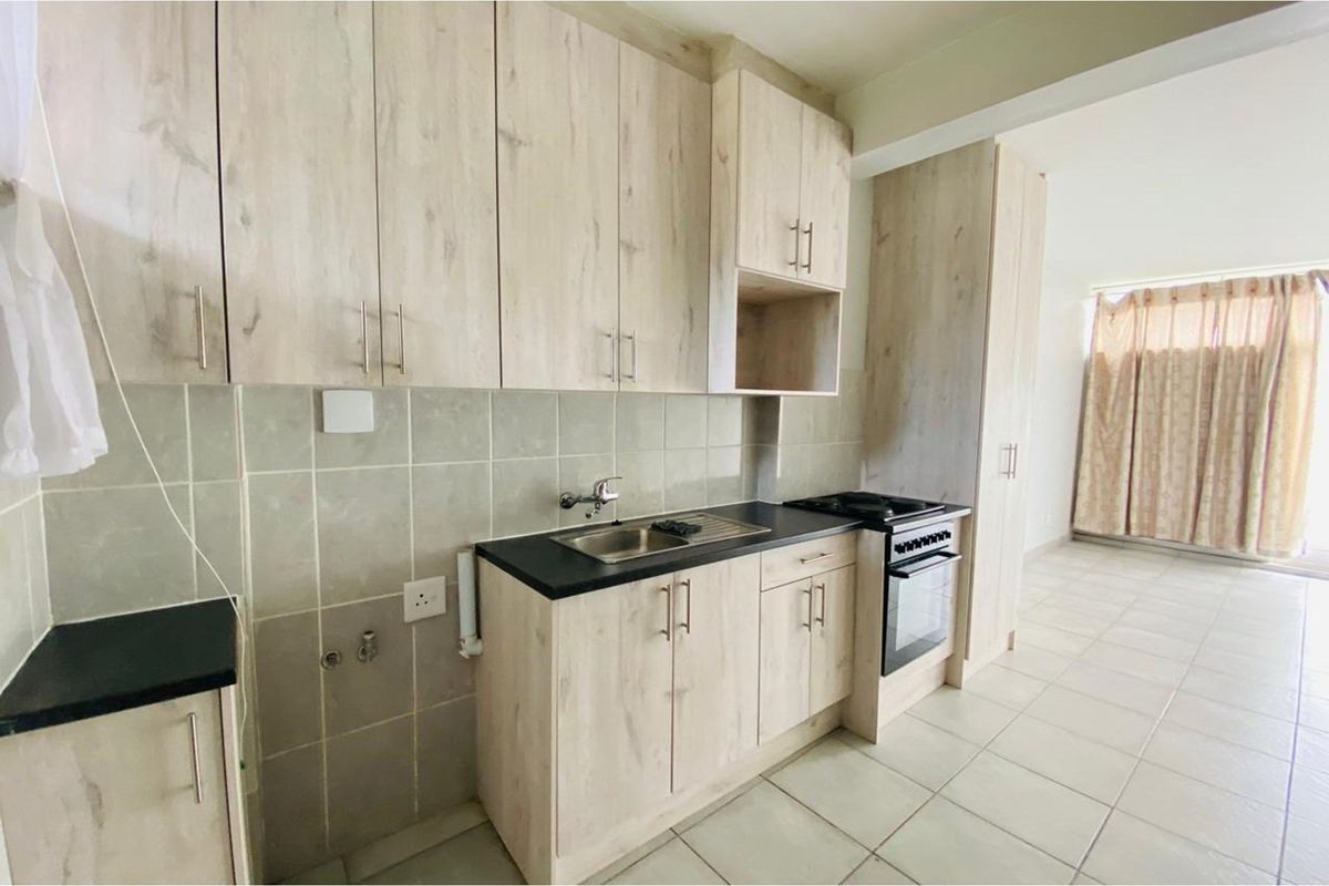 Bachelor flat for Sale in Sasolburg Central - Photo 5