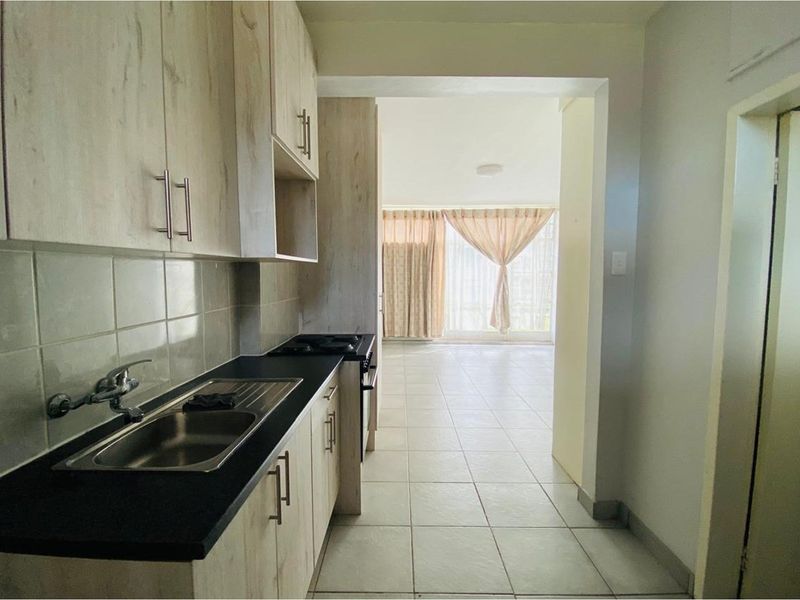 Bachelor flat for Sale in Sasolburg Central - Photo 4