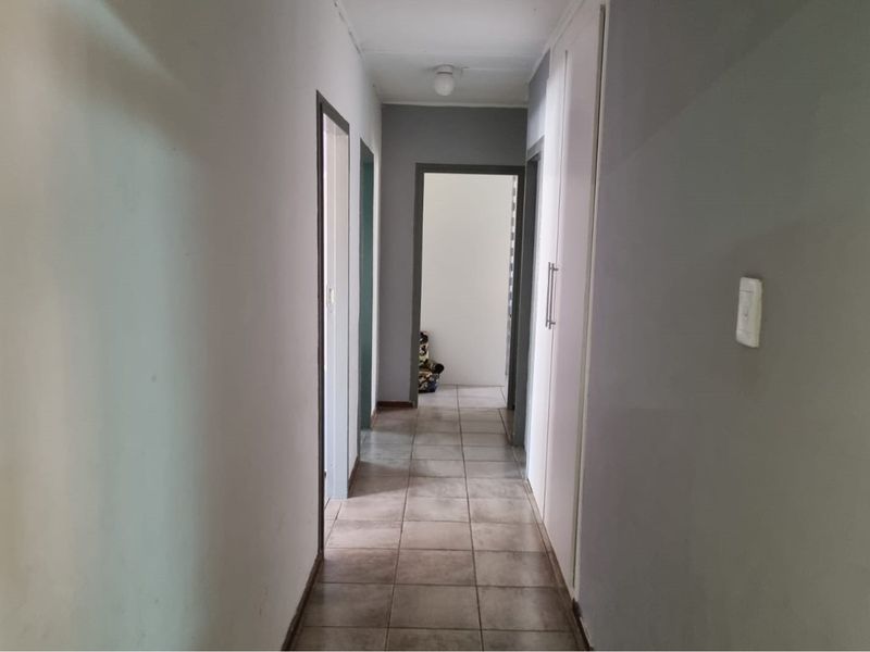 "Luxury 5-Bed Home in Lodeyko - Price Reduced!" - Photo 10