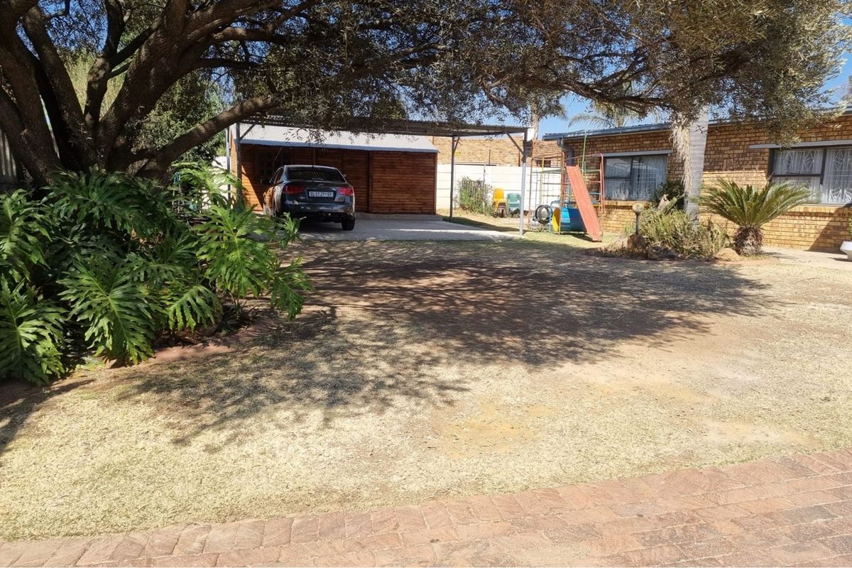 "Luxury 5-Bed Home in Lodeyko - Price Reduced!" - Photo 2