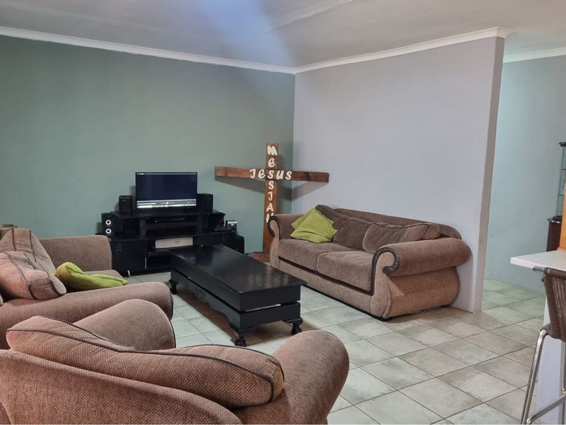 "Luxury 5-Bed Home in Lodeyko - Price Reduced!" - Photo 7