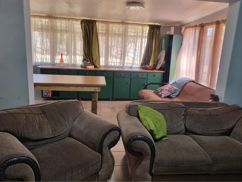 "Luxury 5-Bed Home in Lodeyko - Price Reduced!" - Photo 6