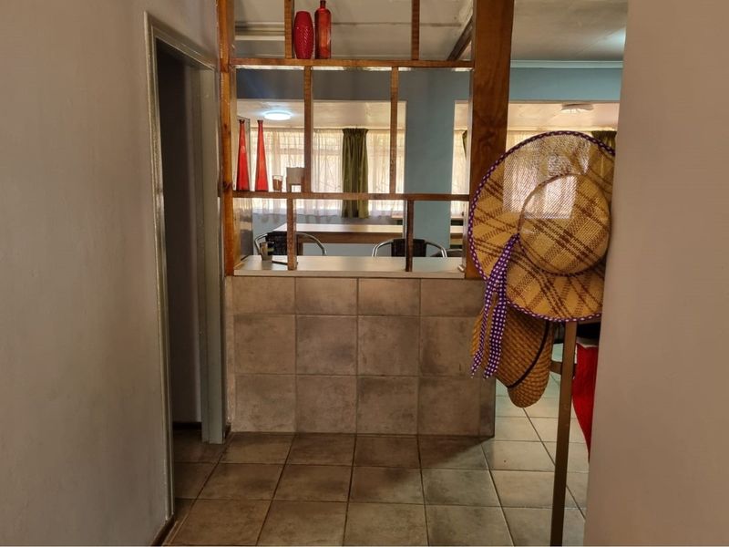 "Luxury 5-Bed Home in Lodeyko - Price Reduced!" - Photo 5