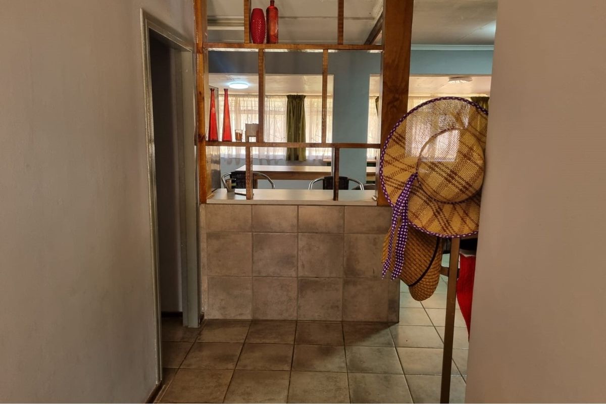 "Luxury 5-Bed Home in Lodeyko - Price Reduced!" - Photo 5