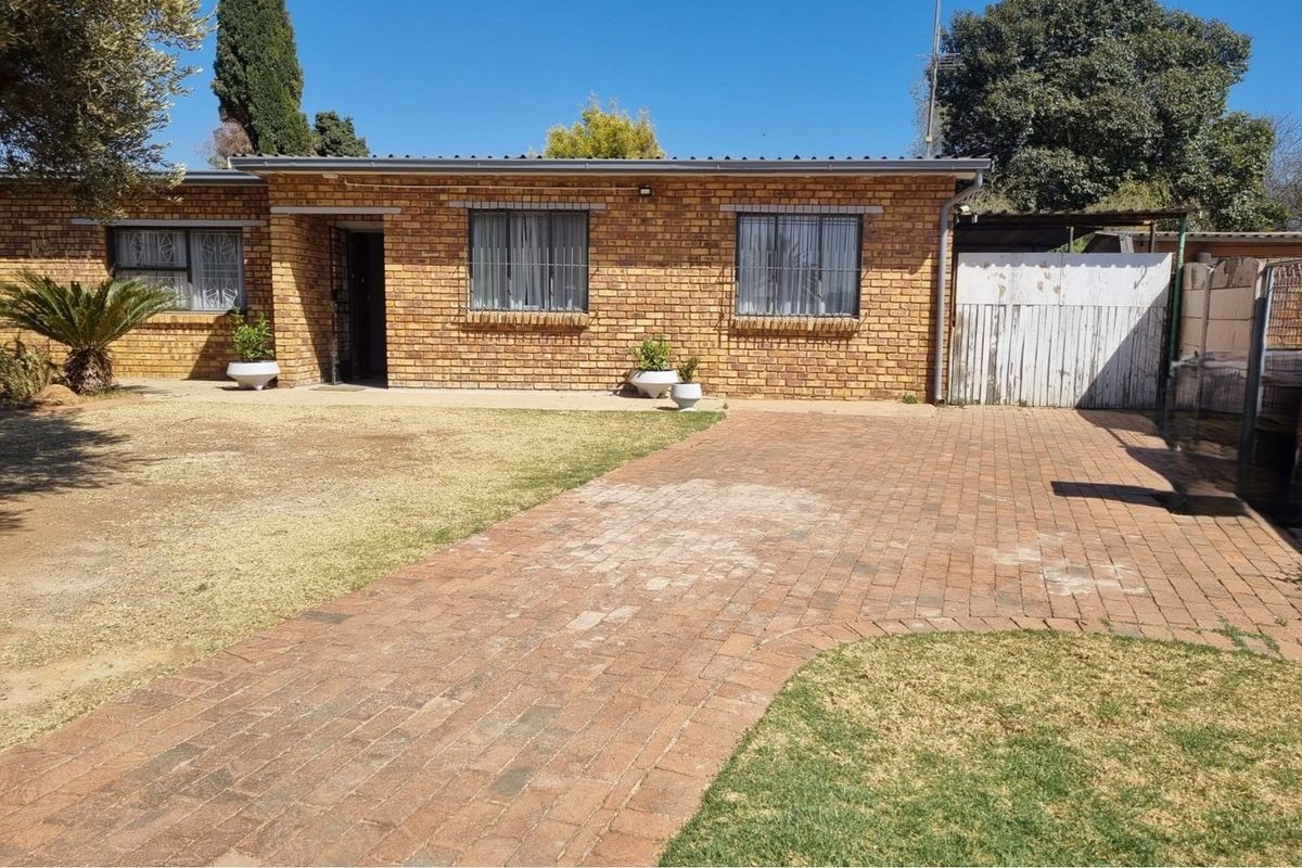 "Luxury 5-Bed Home in Lodeyko - Price Reduced!" - Photo 3