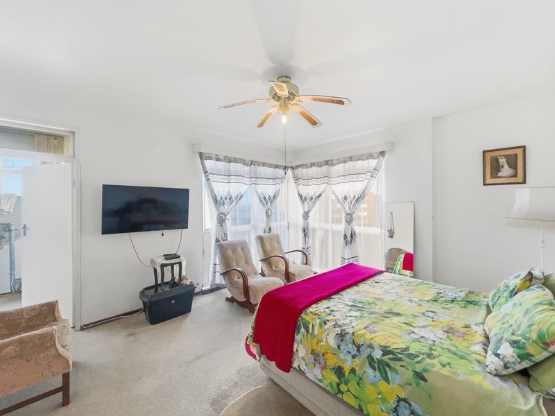 Seaside Bliss: 2.5-Bed North Beach Spacious Apartment - Photo 9