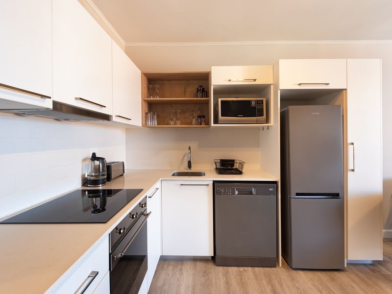 Seaside Perfection - 2-Bedroom Apartment with Ocean Views! - Photo 4