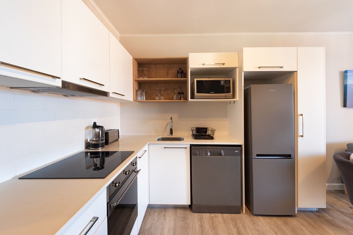 Seaside Perfection - 2-Bedroom Apartment with Ocean Views! - Photo 4