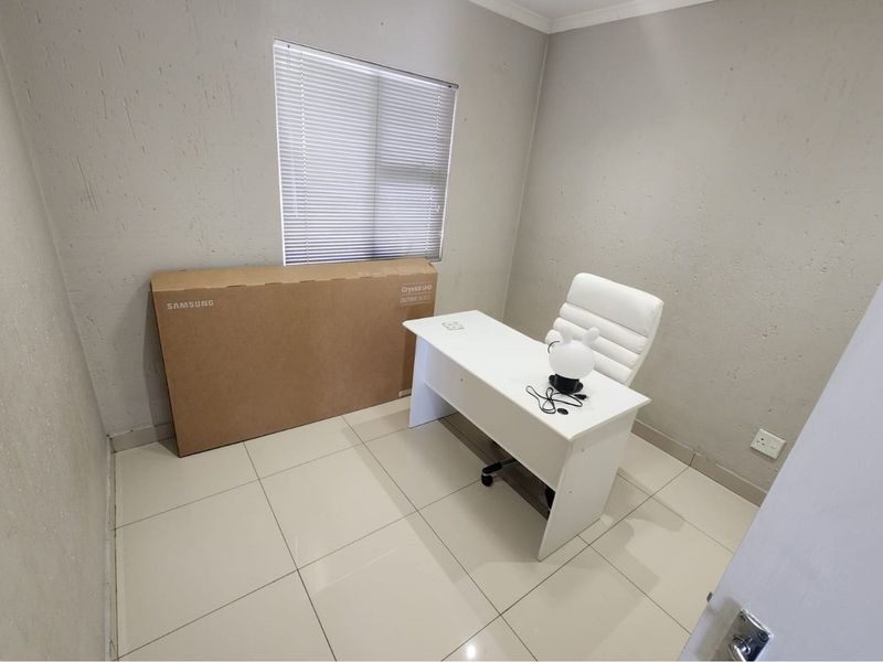 "Modern Apartment in Serene Lyndhurst Awaits You" - Photo 8