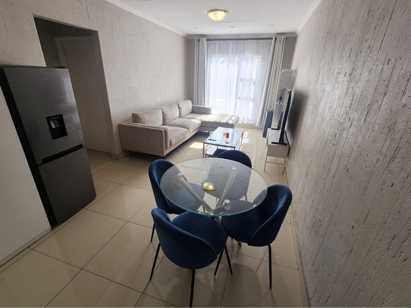 "Modern Apartment in Serene Lyndhurst Awaits You" - Photo 2