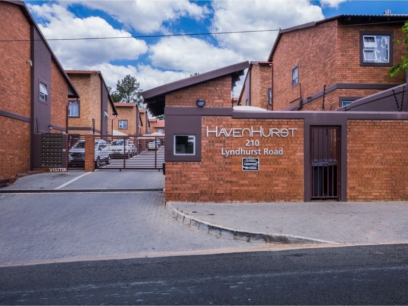 "Modern Apartment in Serene Lyndhurst Awaits You" - Photo 4