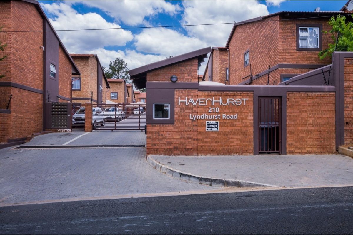 "Modern Apartment in Serene Lyndhurst Awaits You" - Photo 4